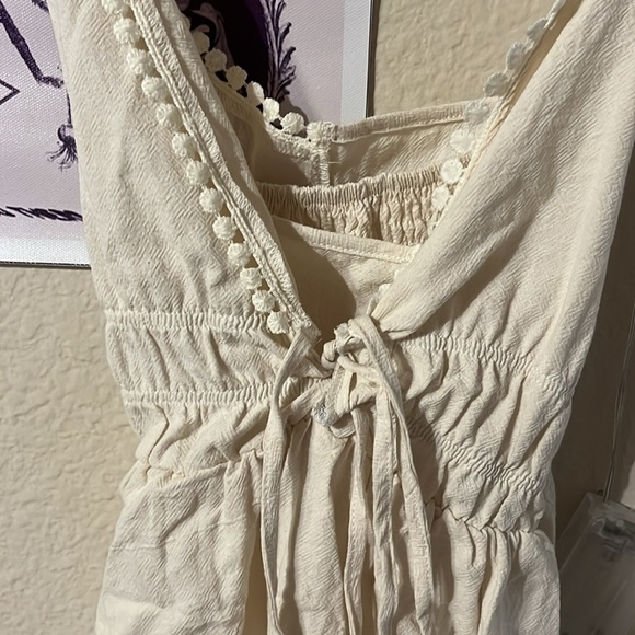 Cream Sleeveless Dress - Picture 2 of 4